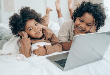kids using internet on computer