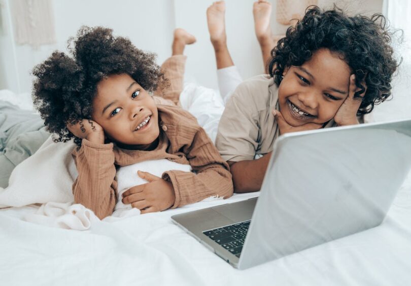 kids using internet on computer